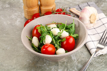 Salad with mozzarella and arugula