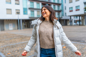 Fototapeta premium Woman enjoying dancing alone in the city