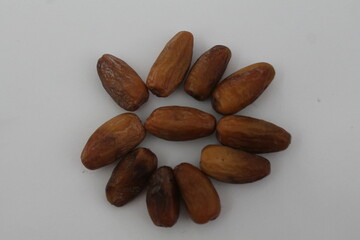 Obraz premium Dried date palm fruits or kurma, ramadhan food