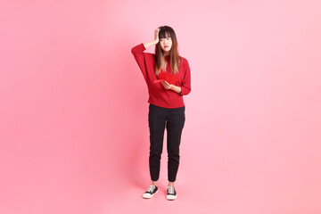 20s woman in red t-shirt