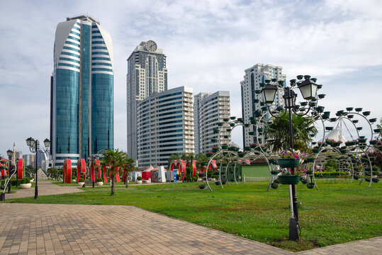 Mast odamlar ishtirokidagi porno hazillar