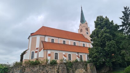 Obraz premium stary kościół w projekcji bocznej 