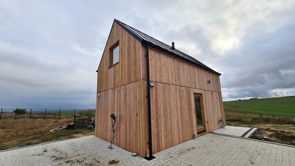 domek drewniany modułowy typu stodoła © Miroslaw