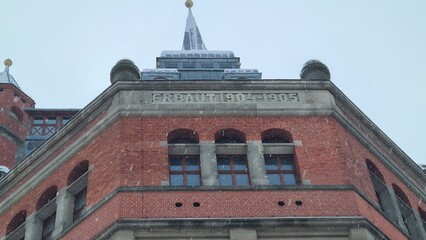 wieża ciśnien z czerwonej cegły we wrocławiu © Miroslaw