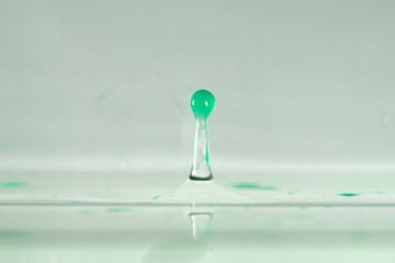 farbe tropfen wasser grün