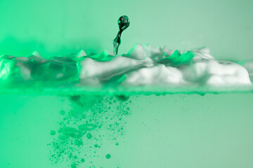 schaum farbe tropfen wasser grün