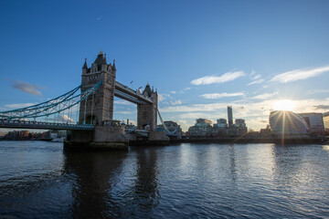 Obraz premium Tower Bridge and Thames river on a sunny day in London, England