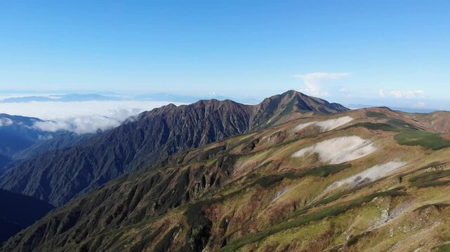 紅葉の日本百名山「飯豊山」の空撮