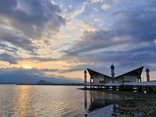 Obraz premium The mosque stands majestically on the beach. Amahami Beach in Bima City