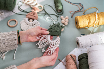 Makramee Dekoration für Weihnachten, Wichtel, Rentier, Makramee knüpfen