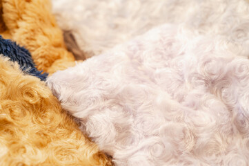 かわいいスクロールファー