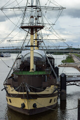 Obraz premium Large historical ship with sails. Veliky Novgorod.