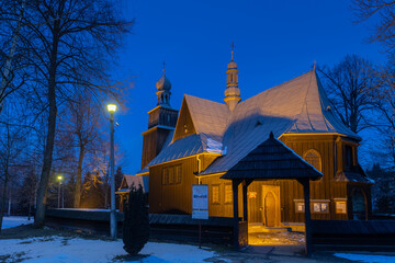Nocny widok na kościół w miejscowości Ptaszkowa. © Jacek