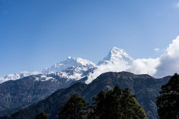 Poon Hill es una estación de montaña de Nepal situada entre los distritos de Myagdi y de Kaski, en la provincia de Gandaki Pradesh.