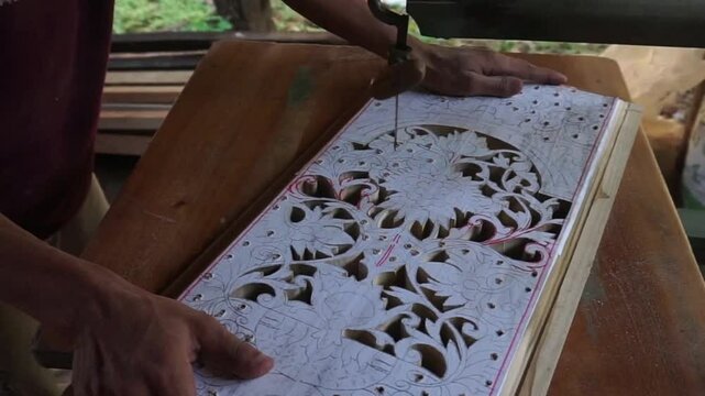 The initial process of making traditional Javanese Gebyok is made from whole wood which is cut and carved using simple tools by wood craftsmen.