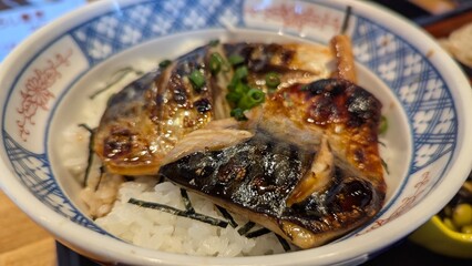 サバ焼き丼