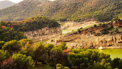 A Stunning Scenic Landscape Featuring Majestic Mountains and Serene Tranquil Waters