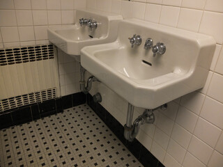 white sinks in public building bathrooms
