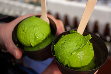抹茶アイス2つ
