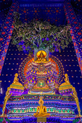 Obraz premium Wat Klang Khlong Watthanaram, or Wat Muang, in Sena, Ayutthaya, is famed for its vibrant purple ordination hall and intricate decorations, making it a notable landmark in the area.
