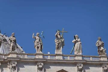 Fototapeta premium Marble statues in the Vatican