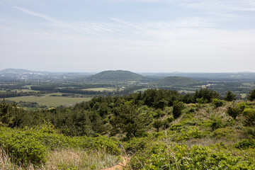 Naklejka premium 산 정상에서 바라보는 풍경 제주 서귀포시 표선면 가시리 따라비오름