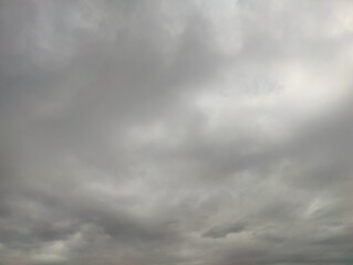 Obraz premium Mystical Cloud Formations Under the Night Sky: A Canvas of Shadows and Dreams