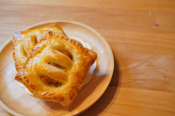 ハロウィンのおやつに手作りのミニパンプキンパイ