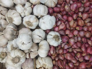 fresh garlic and shallot in the market