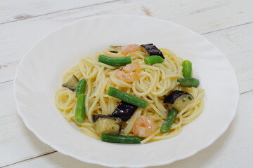 海老と野菜の塩レモンパスタ
