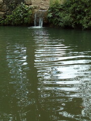 Catarata en remanso del rio