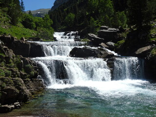 Fototapeta premium Cascada en escalera Pirineos