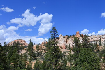 Felsen und blauer Himmel im Bryce Canyon Nationalpark