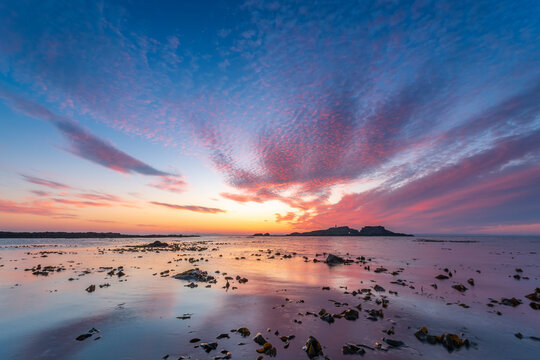 United Kingdom, Scotland, East Lothian, North Berwick, Firth of Forth, view of Fidra Island at sunset, lighthouse