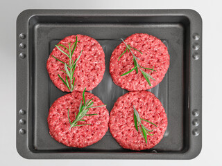 Kotlety z mięsa wołowego, płaskie mielone burgery, zdrowe jedzenie