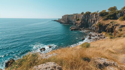 Obraz premium Coastal Cliffs and Azure Sea: A Summer's Day Panorama