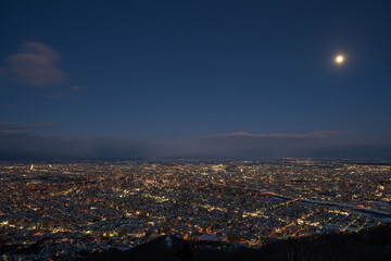 日本の北海道札幌市の藻岩山の美しい夜景