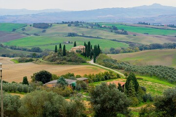 Obraz premium Tuscany rolling hills and farmhouse