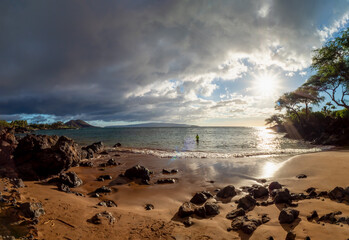 Follow me with a sundowner at the Maui Makena Beach view during summer time