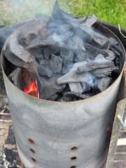 kolumna do rozpalania grilla © Miroslaw