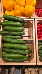 ogórek w drewnianej skrzynce