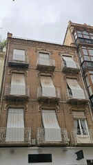 fasada zasłony słoneczne © Miroslaw