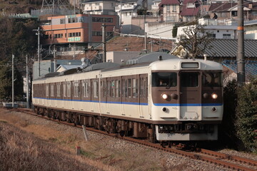 朝日を浴びて早朝の可部線を走行する113/115系電車(広島更新色)_2013/3/3撮影