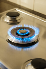 Blaue Flammen an einem Gesherd