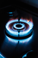Blaue Flammen an einem Gesherd
