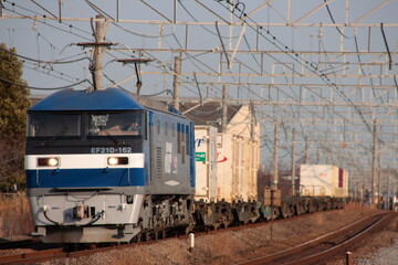 夕暮れの東海道貨物線を走行するEF210-162牽引の貨物列車_2010/2/8撮影