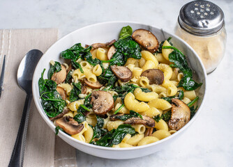 macaroni with  spinach,  and mushrooms