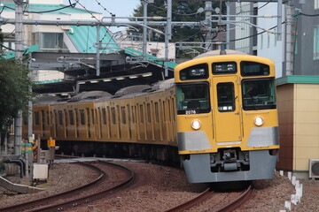 池袋線を走行する西武新2000系電車_2022/10/22撮影
