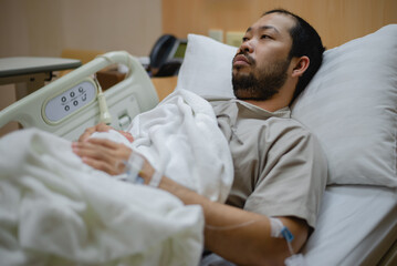 Obraz premium Male influenza patient is recovering in hospital.