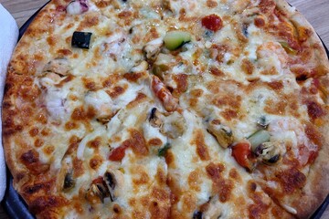 美味しそうなミックスピザ